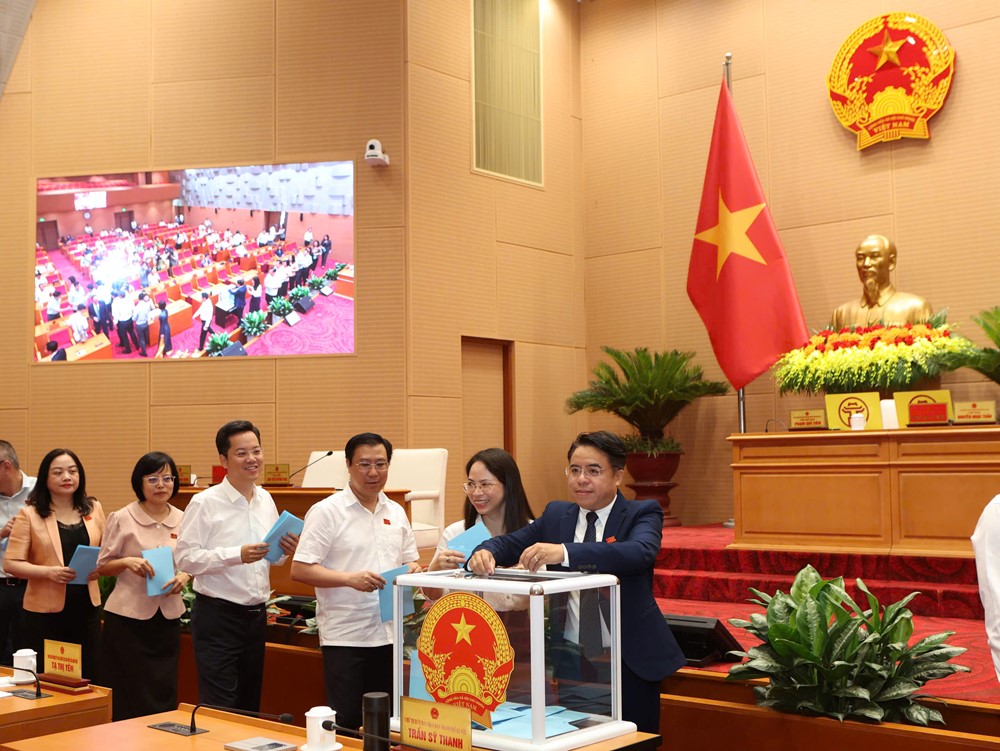 Đồng chí Phạm Thị Thanh Mai và Trương Việt Dũng được bầu làm Phó Chủ tịch HĐND và UBND thành phố - ảnh 2
