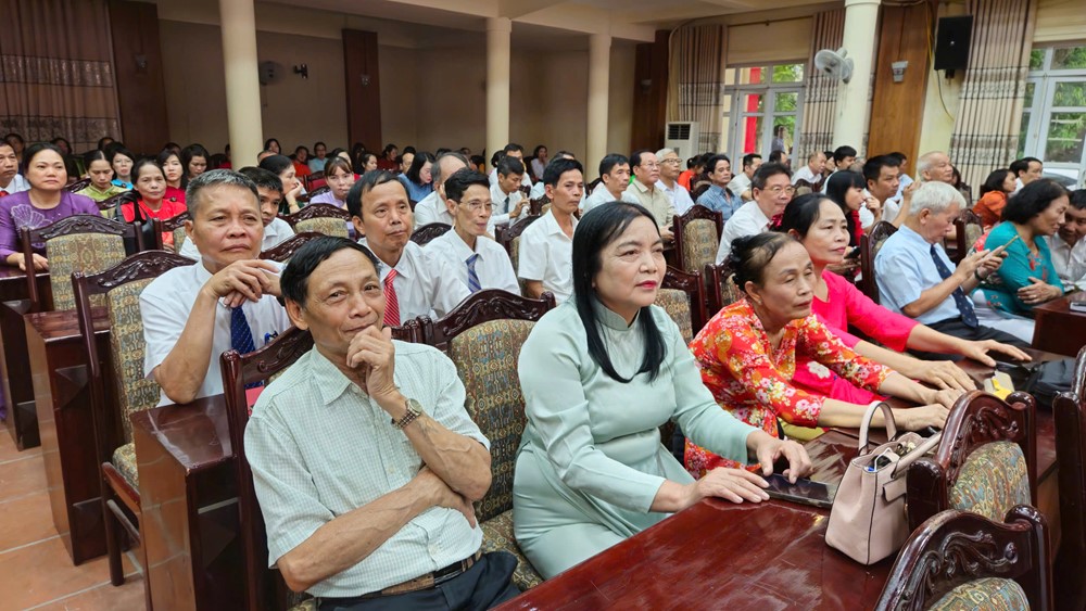 Công bố các quyết định nhân sự phường Sơn Tây - ảnh 7
