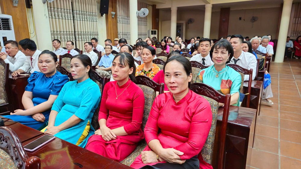 Công bố các quyết định nhân sự phường Sơn Tây - ảnh 6
