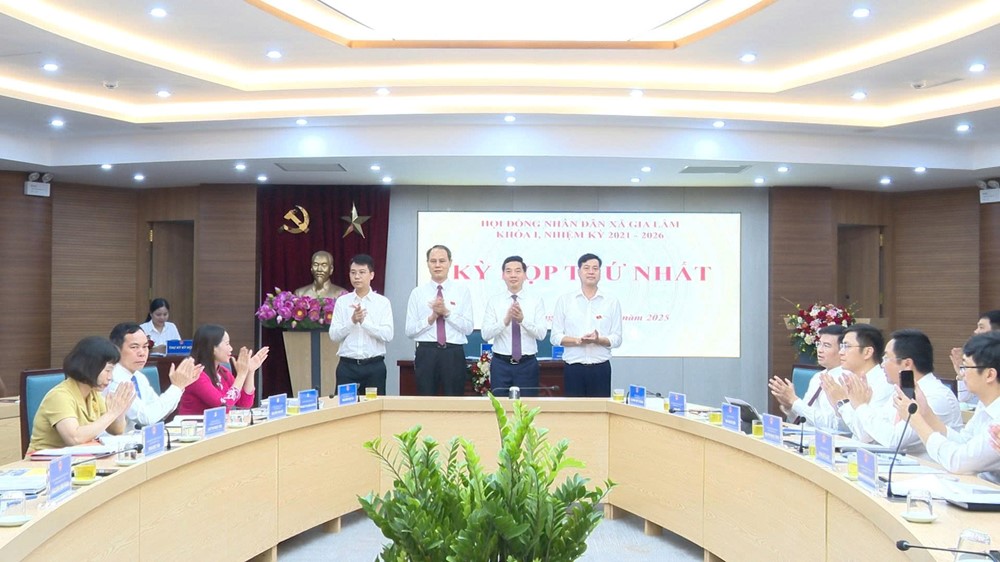 HĐND xã Gia Lâm tổ chức kỳ họp thứ nhất hoàn thiện bộ máy nhân sự - ảnh 3