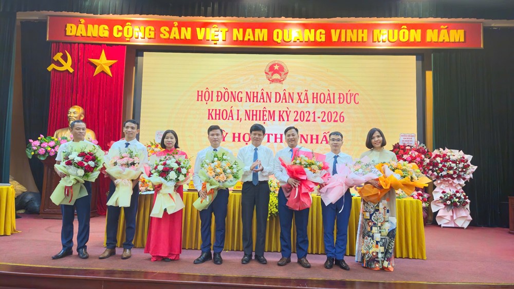 Kỳ họp thứ nhất, HĐND xã Hoài Đức: Hoàn thiện các chức danh nhân sự - ảnh 5