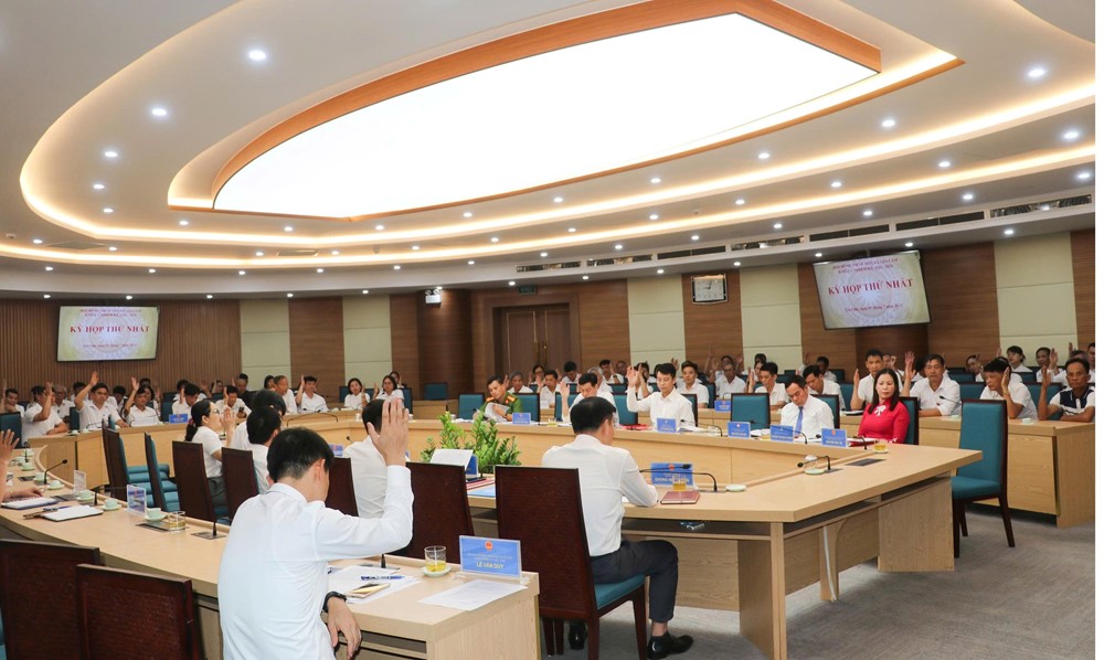 HĐND xã Gia Lâm tổ chức kỳ họp thứ nhất hoàn thiện bộ máy nhân sự - ảnh 2