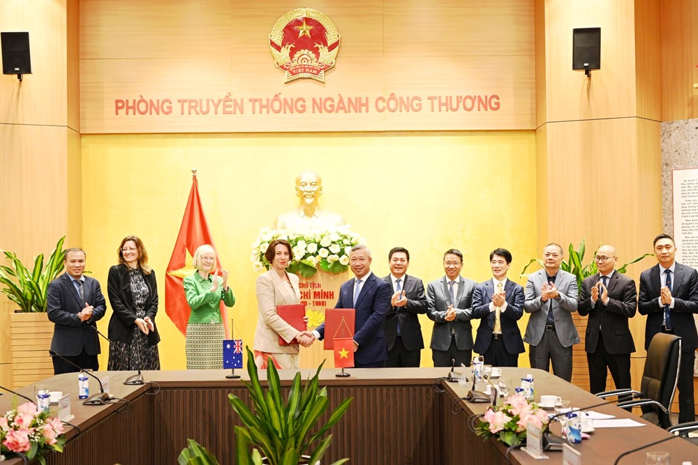 Bộ trưởng Bộ Công Thương Nguyễn Hồng Diên tiếp tân Đại sứ Úc tại Việt Nam - ảnh 4