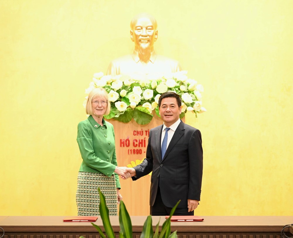 Bộ trưởng Bộ Công Thương Nguyễn Hồng Diên tiếp tân Đại sứ Úc tại Việt Nam - ảnh 1
