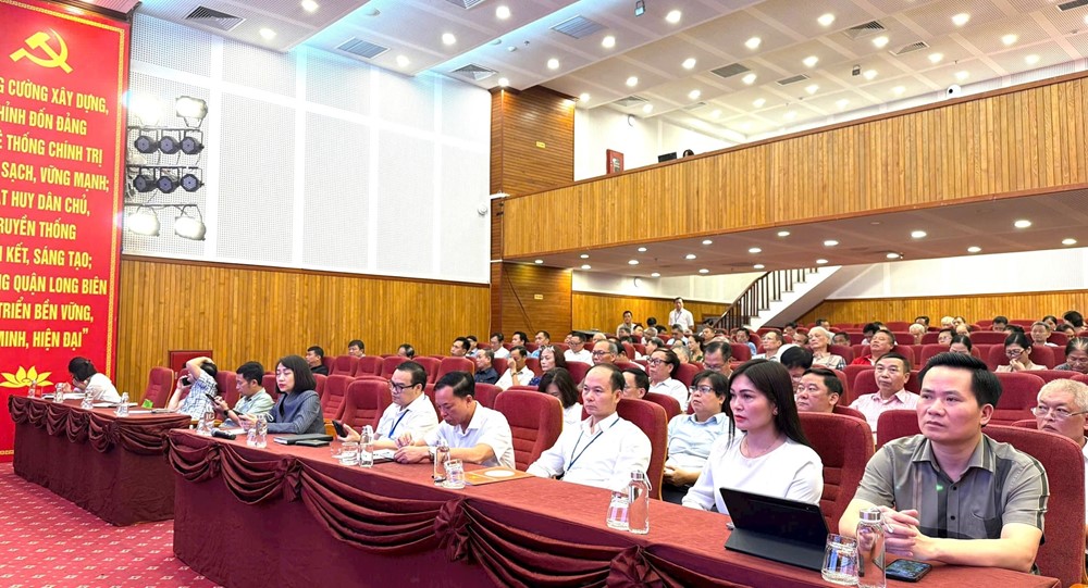 Cử tri kiến nghị gặp nhiều khó khăn, vướng mắc thủ tục hành chính do quy hoạch vụ thoát lũ - ảnh 2