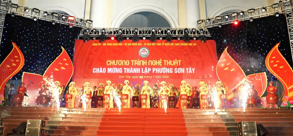 Sơn Tây: Tưng bừng chương trình nghệ thuật chào mừng phường mới - ảnh 3