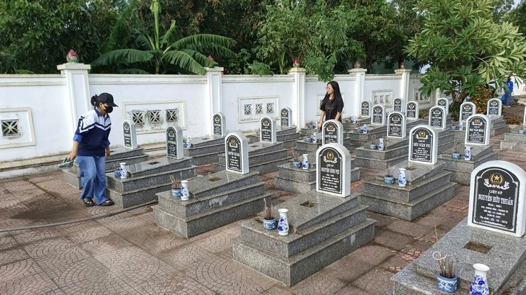Xã Ứng Hoà ra quân tổng vệ sinh môi trường tại 7 nghĩa trang liệt sĩ - ảnh 5