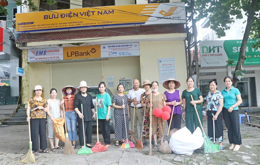 Phường Tùng Thiện ra quân tổng vệ sinh môi trường “Ngày cuối tuần xanh“ - ảnh 8