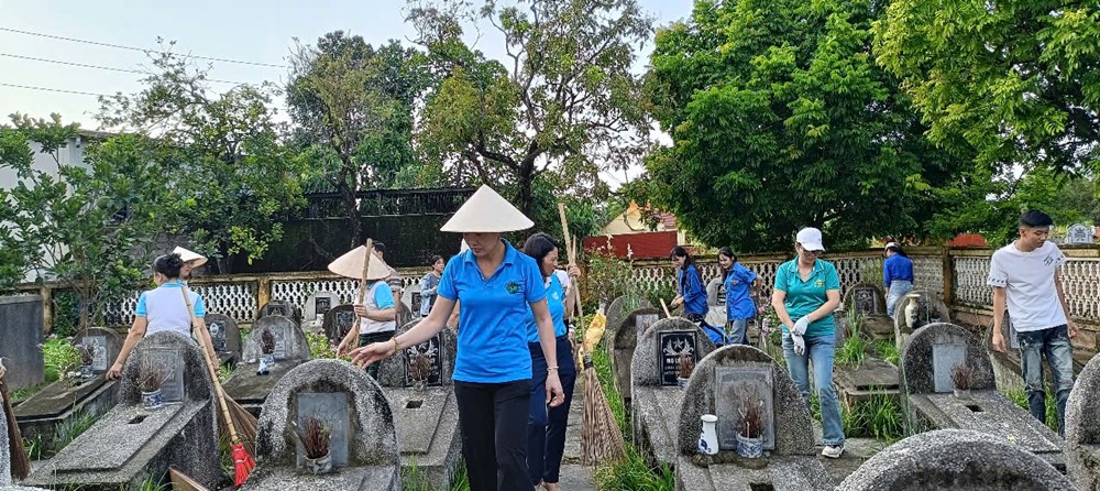 Phụ nữ xã Hương Sơn tổ chức nhiều hoạt động “Uống nước nhớ nguồn“ - ảnh 7