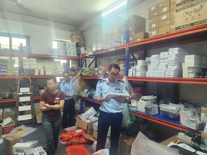 Phát hiện số lượng lớn đồ gia dụng không rõ nguồn gốc tại phường Hoàng Mai - ảnh 1