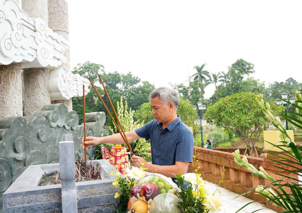 Phường Sơn Tây dâng hương tưởng nhớ các anh hùng liệt sĩ - ảnh 3
