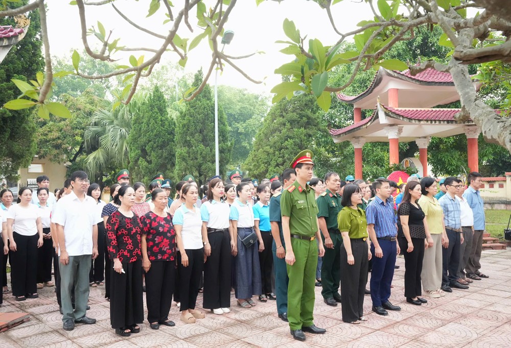 Phường Sơn Tây dâng hương tưởng nhớ các anh hùng liệt sĩ - ảnh 2