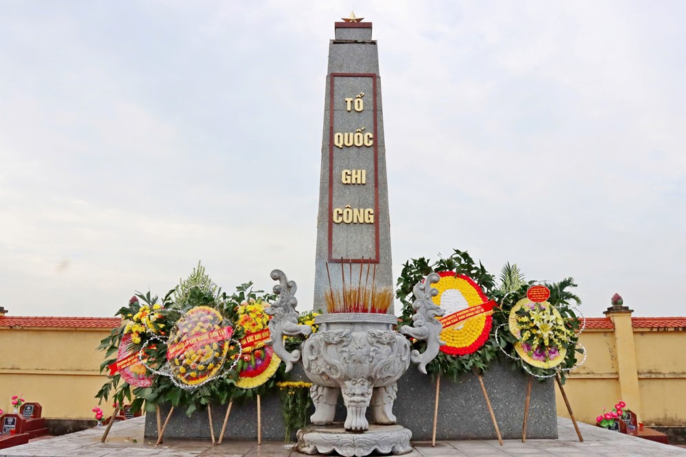 Phường Sơn Tây dâng hương tưởng nhớ các anh hùng liệt sĩ - ảnh 5