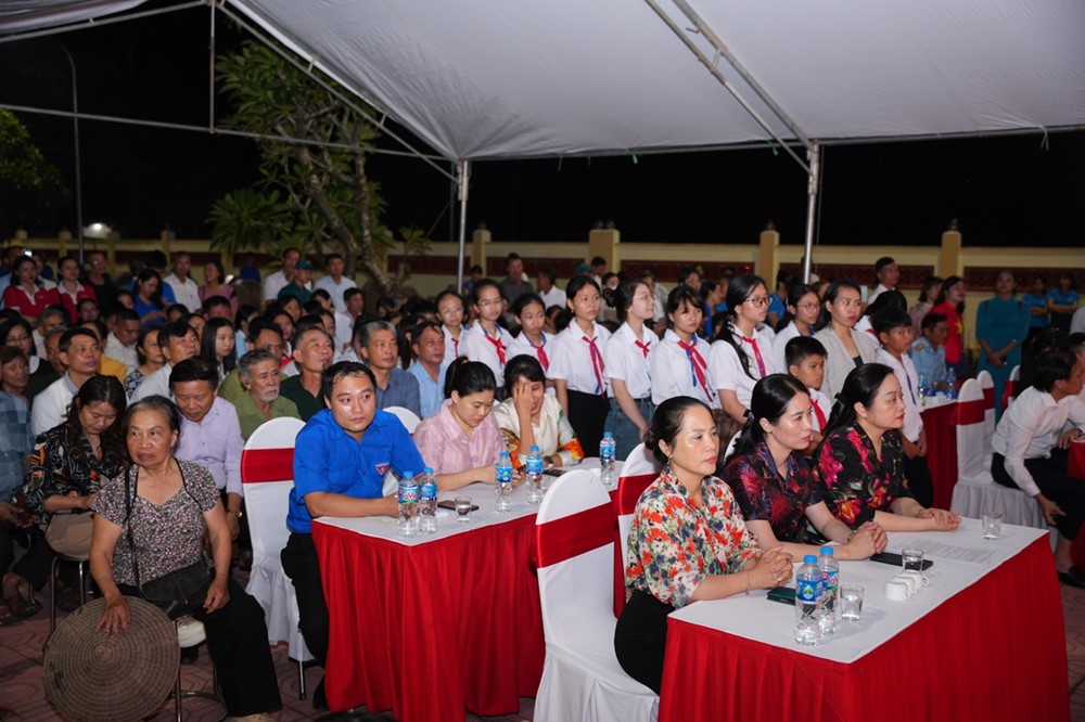Xã Vân Đình thắp nến tri ân các anh hùng liệt sĩ - ảnh 9