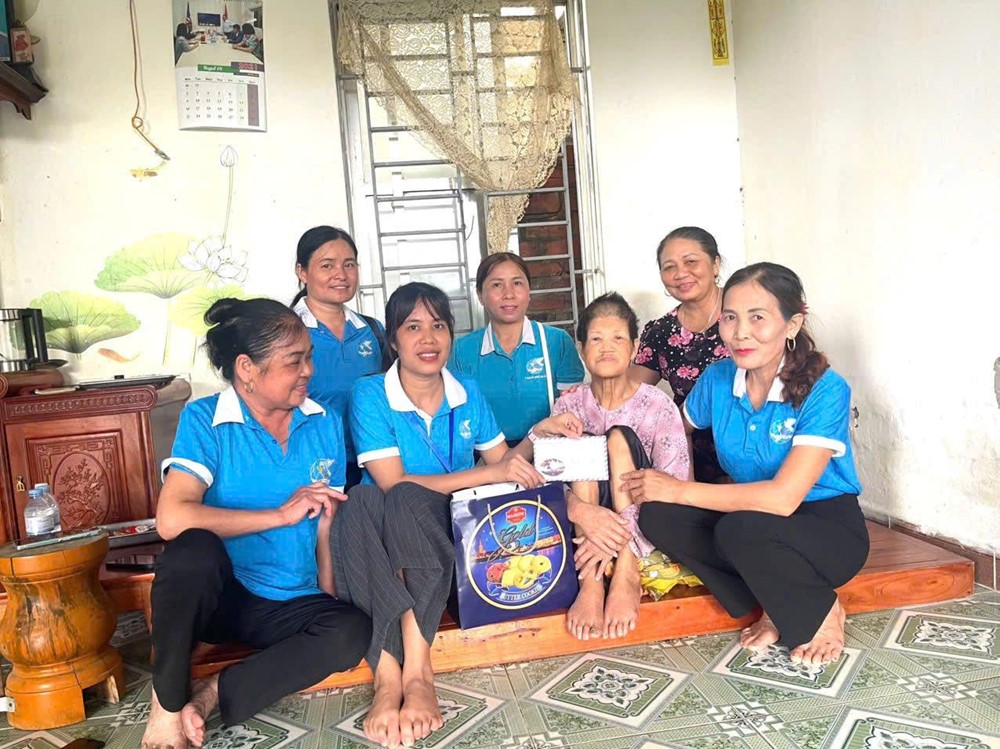 Phụ nữ xã Vân Đình tổ chức nhiều hoạt động tri ân gia đình chính sách - ảnh 2