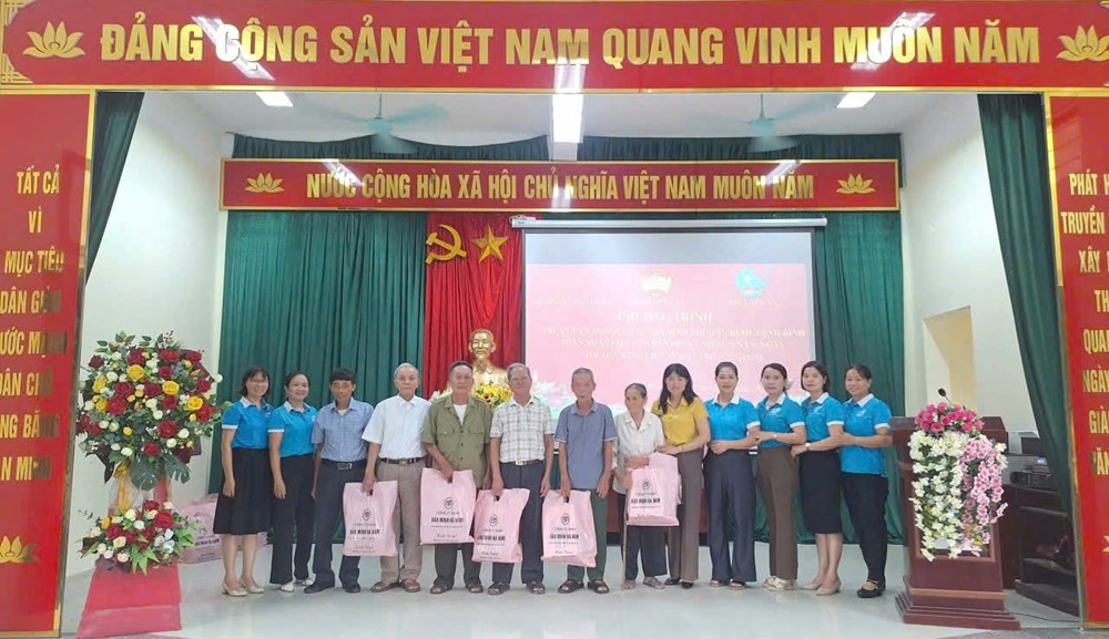 Xã Ứng Hoà tổ chức nhiều hoạt động tri ân người có công - ảnh 1