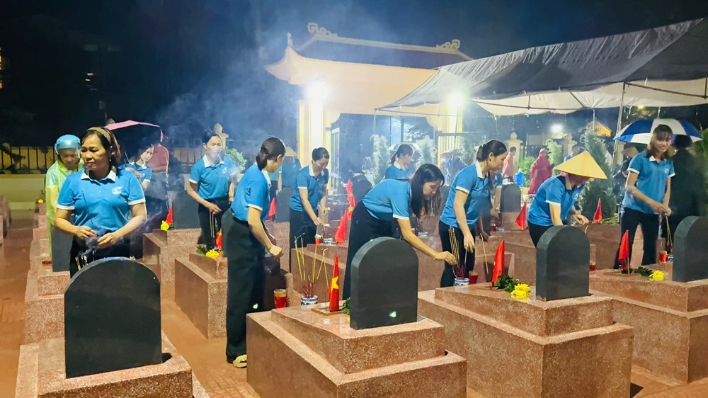 Xã Vân Đình thắp hương tri ân các Anh hùng liệt sĩ - ảnh 5