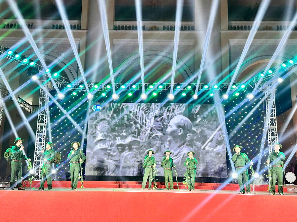 Phường Sơn Tây: Sâu lắng chương trình nghệ thuật với chủ đề “Bài ca tri ân“ - ảnh 2