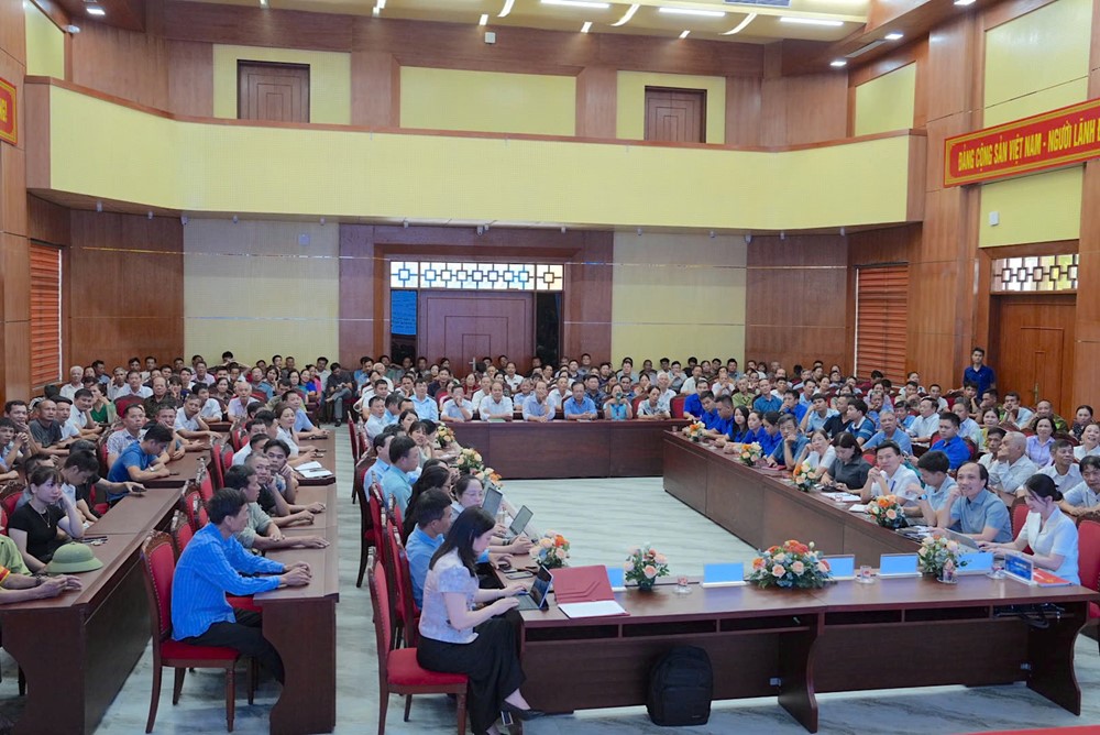 Xã Vân Đình ra quân chiến dịch 45 ngày hỗ trợ người dân tham gia phong trào “Bình dân học vụ số”  - ảnh 4