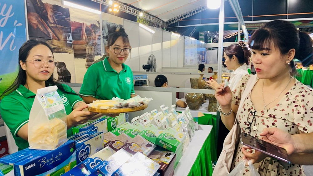 Khai mạc hội chợ các sản phẩm OCOP xuất khẩu VIETNAM OCOPEX 2025 - ảnh 9