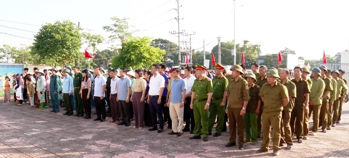 Xã Ứng Hoà ra quân tổng vệ sinh môi trường tại 57/57 thôn - ảnh 1