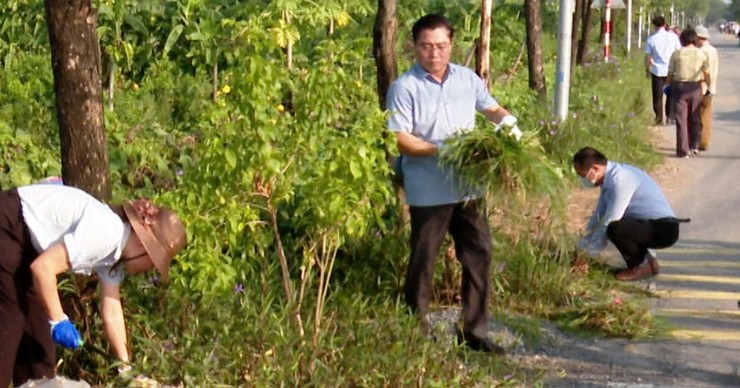 Xã Ứng Hoà ra quân tổng vệ sinh môi trường tại 57/57 thôn - ảnh 5