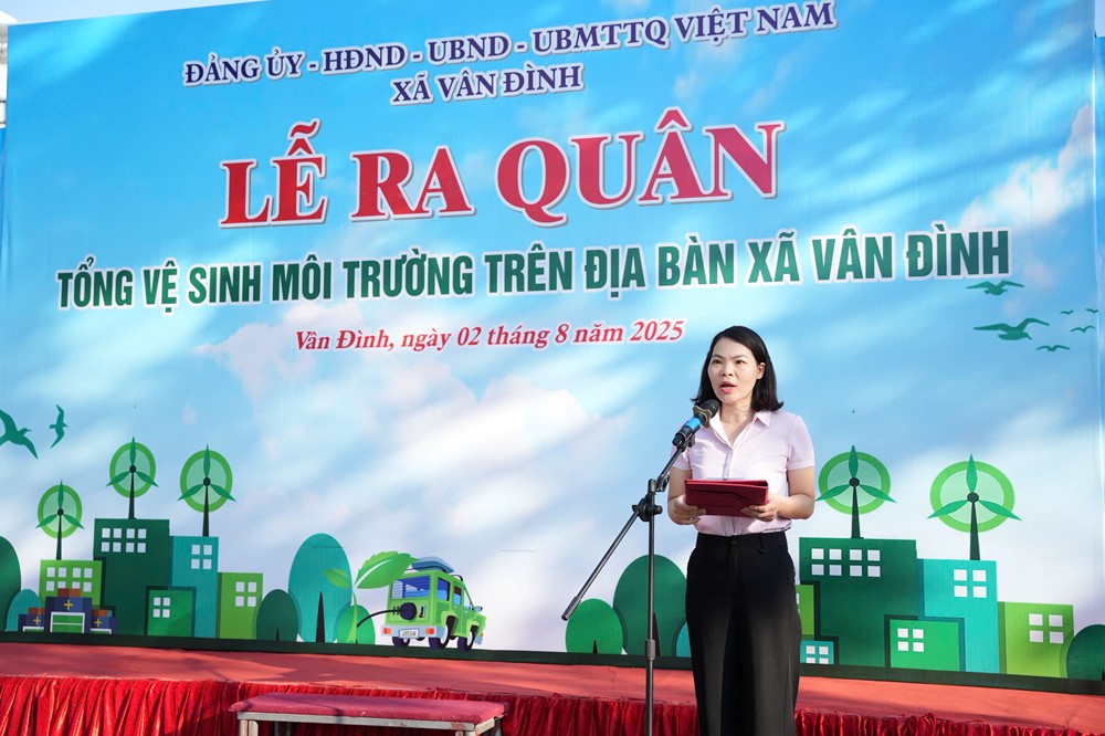 Xã Vân Đình ra quân tổng vệ sinh môi trường ở 30/30 thôn, tổ dân phố - ảnh 2
