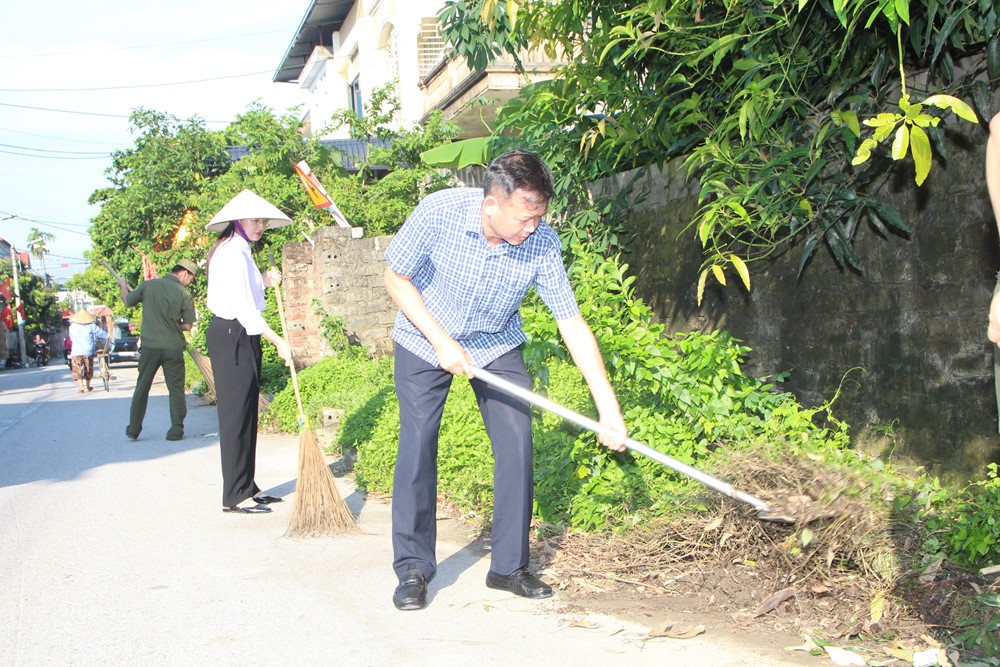 Xã Hoà Xá ra quân vệ sinh môi trường “Vì một Hòa Xá sáng - xanh - sạch - đẹp“ - ảnh 4