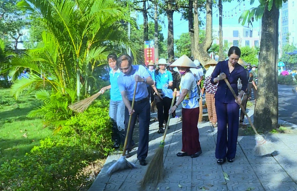 Xã Vân Đình ra quân tổng vệ sinh môi trường ở 30/30 thôn, tổ dân phố - ảnh 5