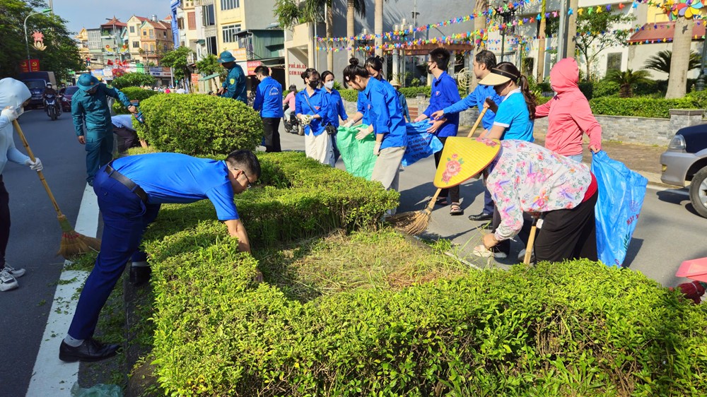 Xã Hoài Đức phát động tổng vệ sinh môi trường và chiến dịch 45 ngày hỗ trợ chuyển đổi số - ảnh 11