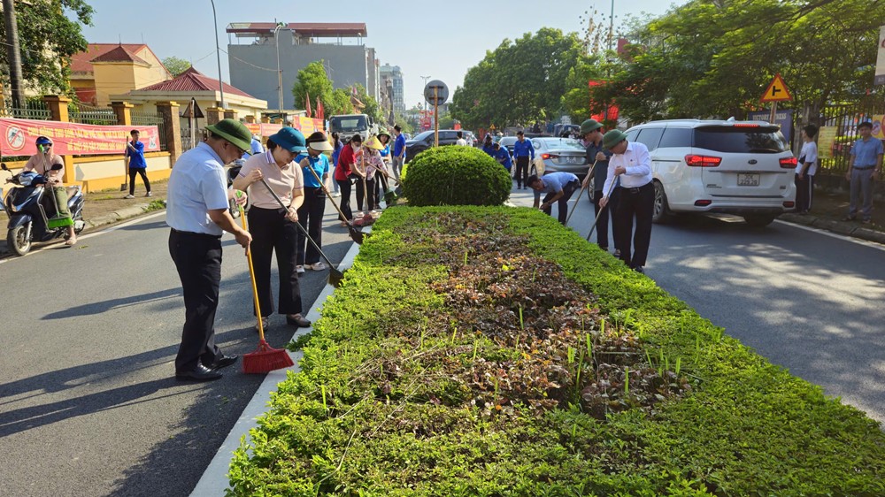 Xã Hoài Đức phát động tổng vệ sinh môi trường và chiến dịch 45 ngày hỗ trợ chuyển đổi số - ảnh 8