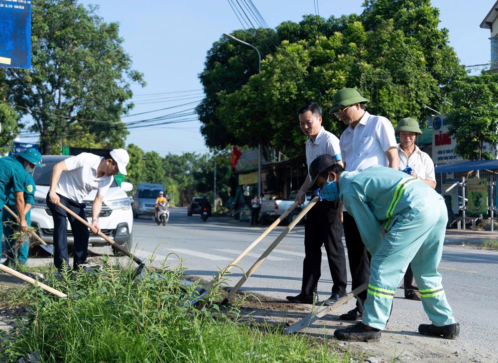 Cán bộ và nhân dân xã Ứng Thiên tích cực ra quân vệ sinh môi trường - ảnh 5