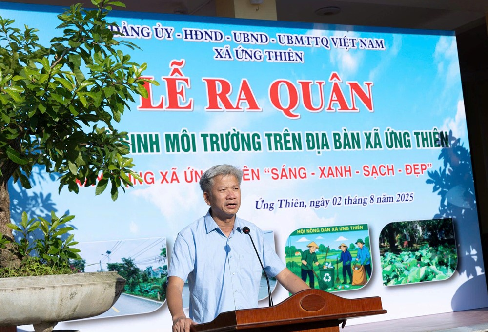 Cán bộ và nhân dân xã Ứng Thiên tích cực ra quân vệ sinh môi trường - ảnh 1