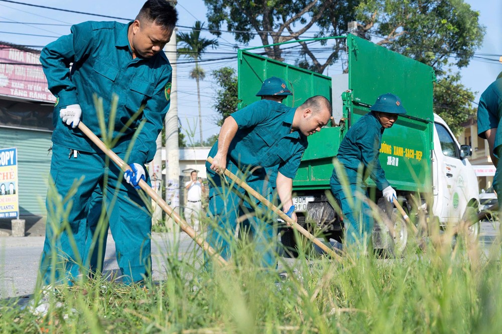 Cán bộ và nhân dân xã Ứng Thiên tích cực ra quân vệ sinh môi trường - ảnh 4