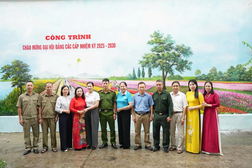 Phường Sơn Tây ra mắt mô hình “Phân loại rác thải thân thiện với môi trường và Đoạn đường sáng - xanh - sạch - đẹp” - ảnh 4