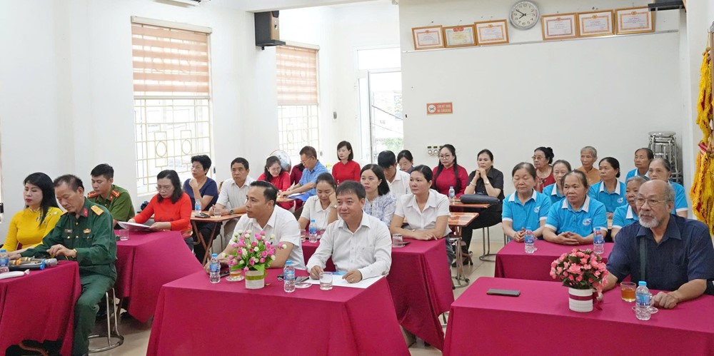 Phường Sơn Tây ra mắt mô hình “Phân loại rác thải thân thiện với môi trường và Đoạn đường sáng - xanh - sạch - đẹp” - ảnh 1