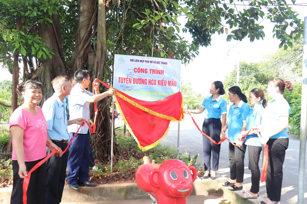 Xã Bát Tràng khánh thành công trình tuyến đường hoa kiểu mẫu - ảnh 1