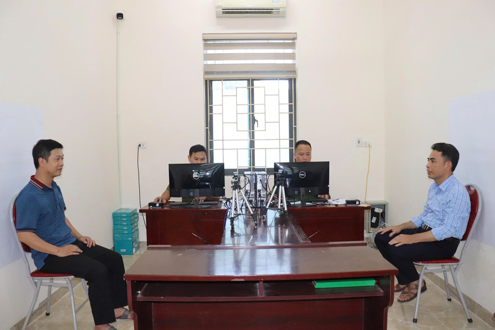 Xã Bát Tràng đổi thẻ đảng viên, chuẩn hóa dữ liệu trong kỷ nguyên số - ảnh 1