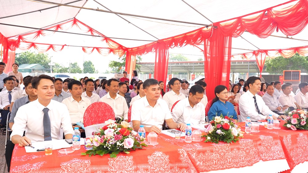 Xã Dương Hòa gắn biển công trình chào mừng Đại hội Đảng các cấp - ảnh 2