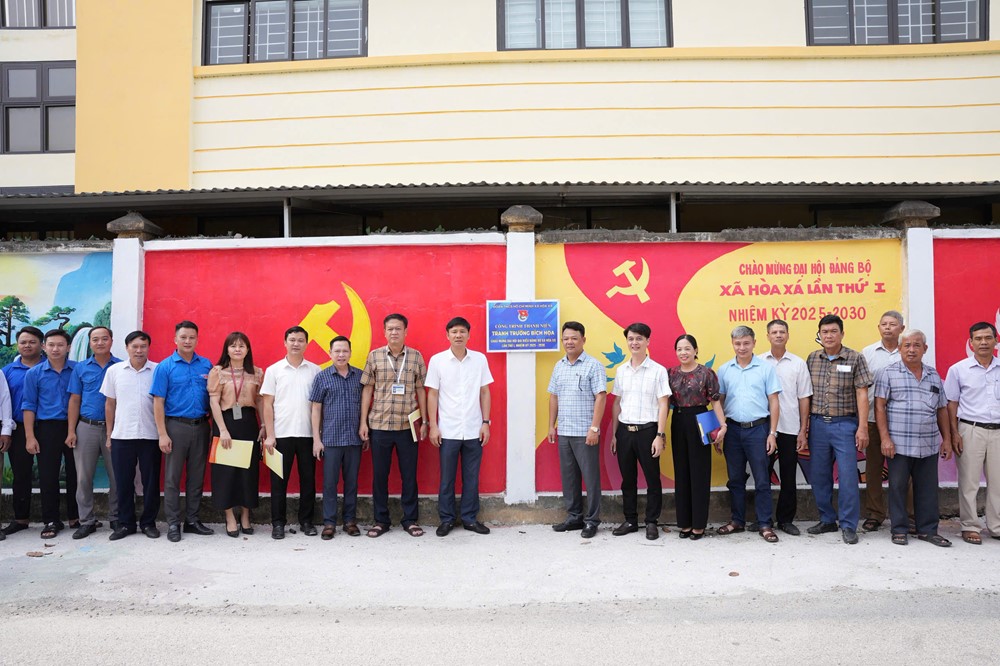 Người dân, doanh nghiệp Hoà Xá ủng hộ hơn 425 triệu đồng xây dựng các công trình - ảnh 2