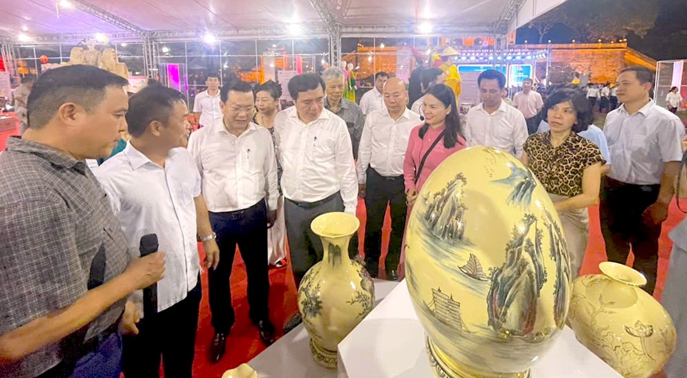 Khai mạc Hội chợ triển lãm hàng lưu niệm, quà tặng Thủ đô năm 2025  - ảnh 2
