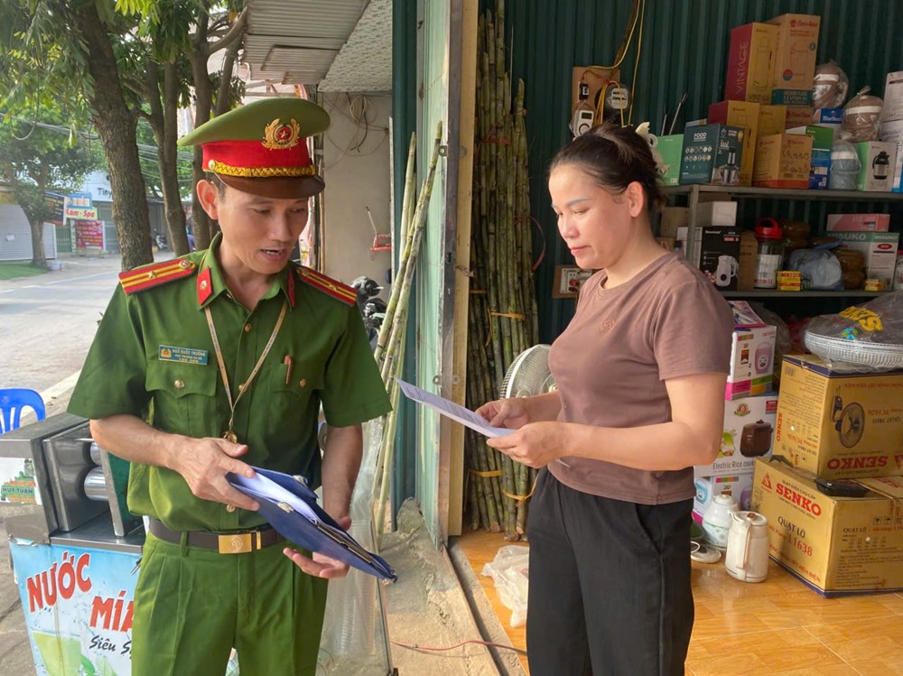 Xã Đoài Phương ra quân đảm bảo an toàn giao thông, trật tự đô thị - ảnh 1