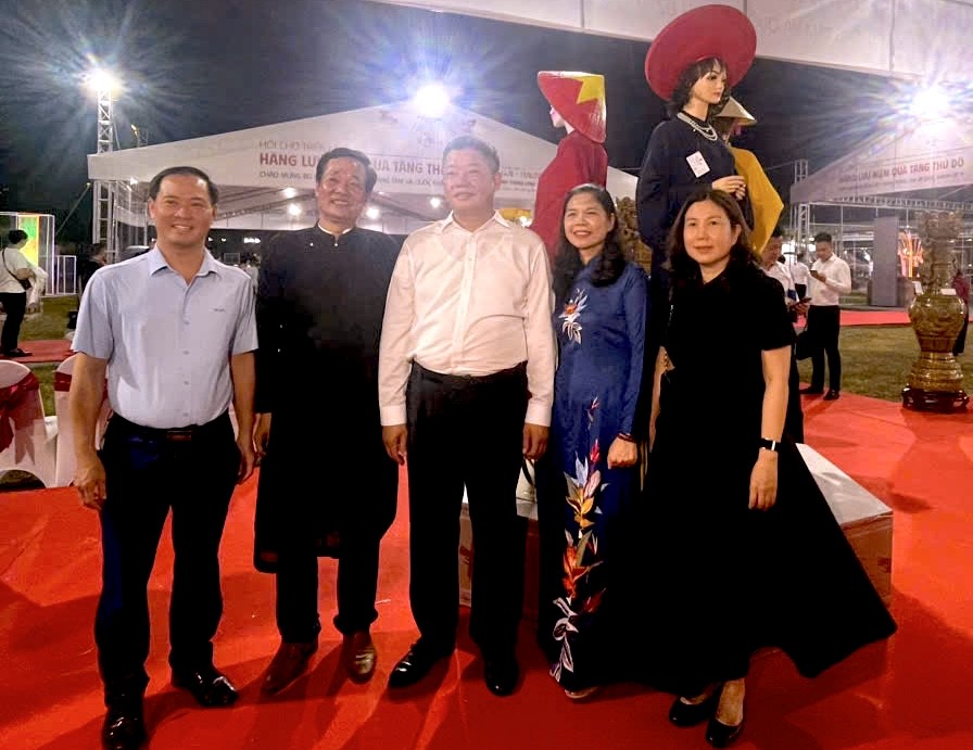 Khai mạc Hội chợ triển lãm hàng lưu niệm, quà tặng Thủ đô năm 2025  - ảnh 3