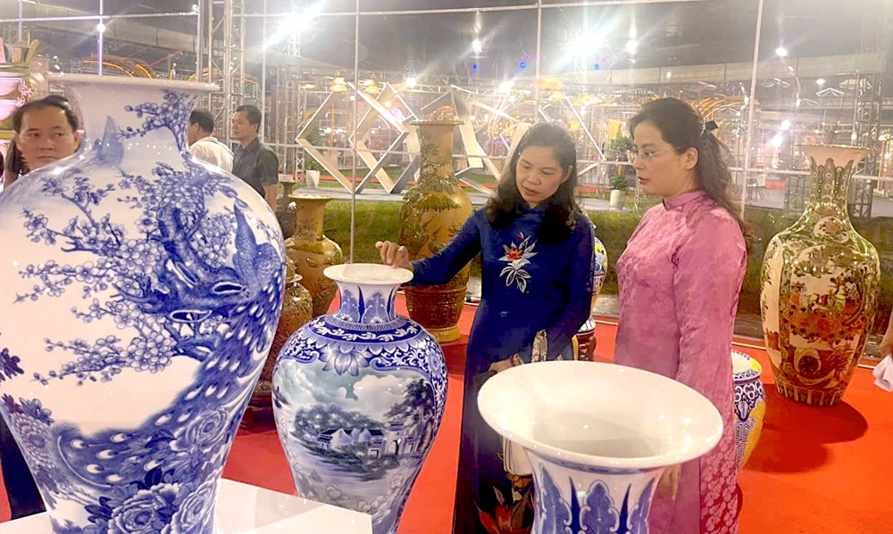 Khai mạc Hội chợ triển lãm hàng lưu niệm, quà tặng Thủ đô năm 2025  - ảnh 4