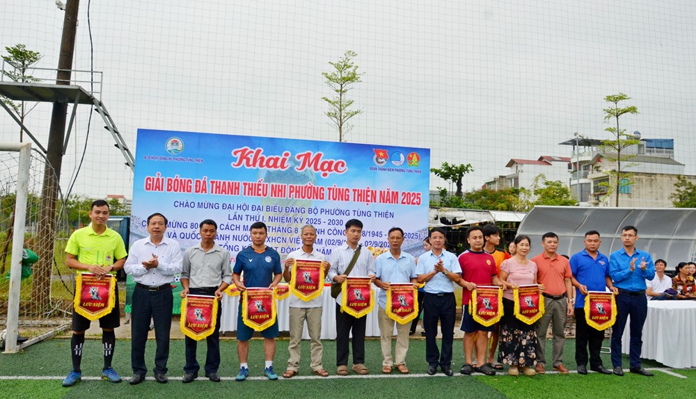 Phường Tùng Thiện triển khai nhiều công trình chào mừng Đại hội Đảng bộ lần thứ I - ảnh 5