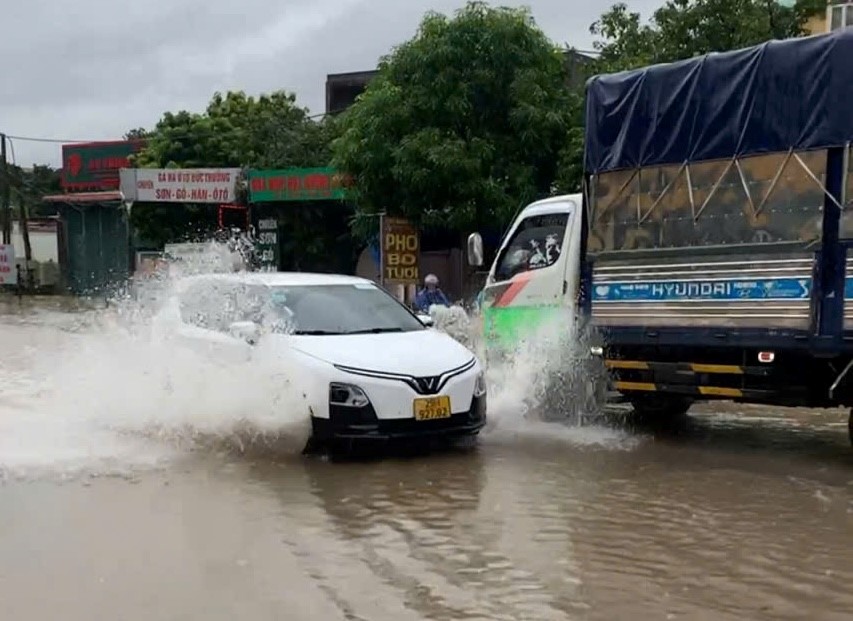 Xã Đoài Phương tích cực khắc phục ngập, sạt lở do ảnh hưởng của bão số 5 - ảnh 4