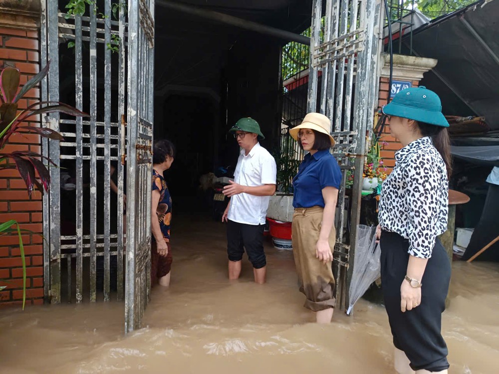 Phường Tùng Thiện triển khai nhiều biện pháp khắc phục ảnh hưởng mưa bão số 5 - ảnh 4