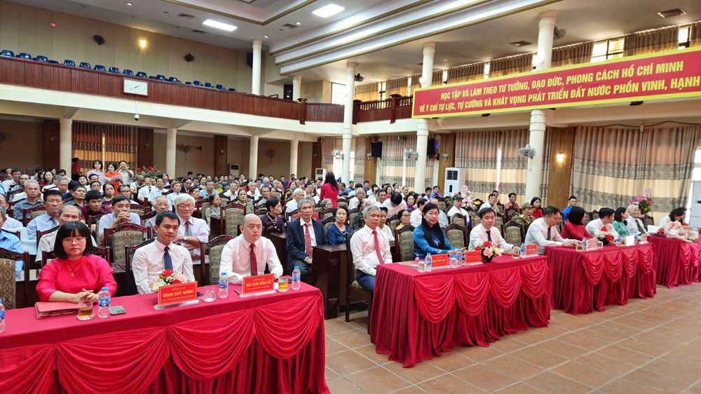 123 đảng viên phường Sơn Tây nhận Huy hiệu Đảng - ảnh 1