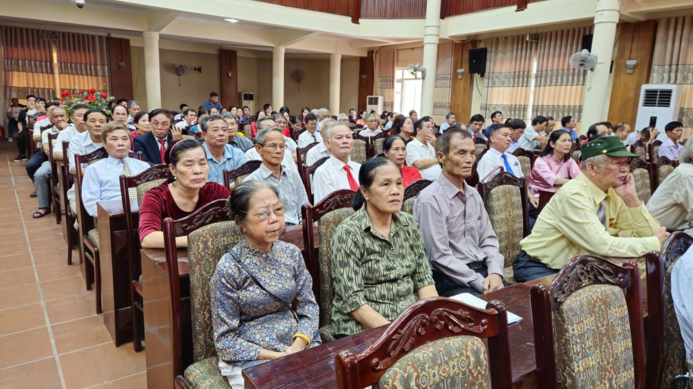 123 đảng viên phường Sơn Tây nhận Huy hiệu Đảng - ảnh 7