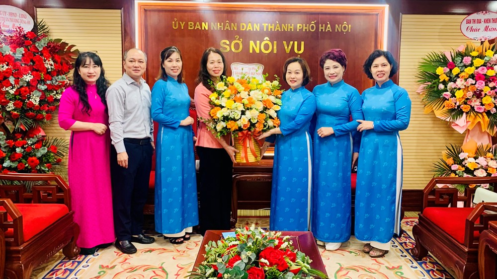 Hội LHPN Hà Nội chúc mừng các sở, ngành nhân kỷ niệm 80 năm ngày truyền thống - ảnh 2